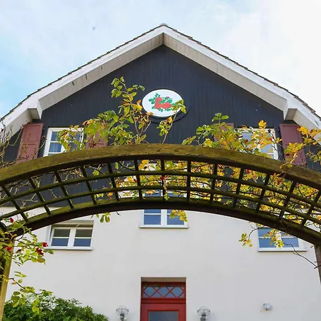 Apartment Drei Rosen 4 *